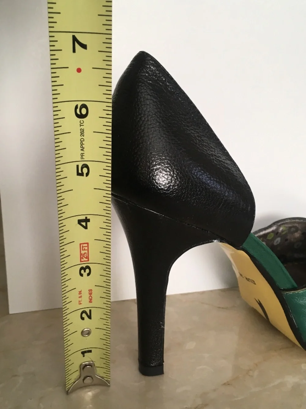 SZ 7.5 Women's Retro Green & Black Poetic Licence pumps